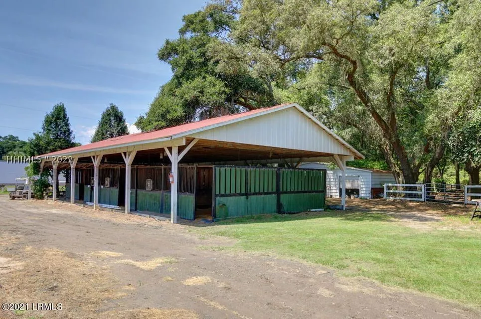 CAMELOT FARMS EQUESTRIAN CENTER