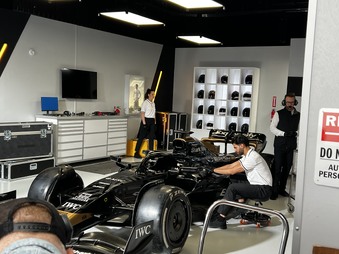 Enlarge photo 49