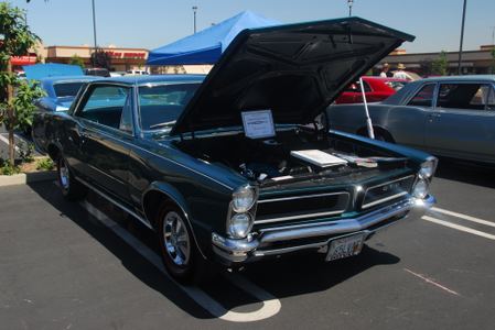 Pontiacs at Fudruckers