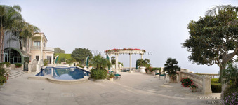Enlarge photo 77