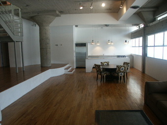 929 E 2nd St - 1st floor loft