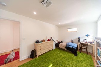 Enlarge photo 47