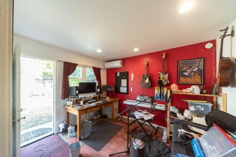Enlarge photo 59