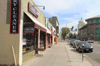 Sylvan St -W of Van Nuys