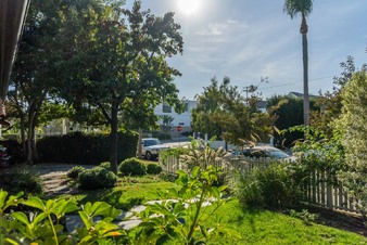Enlarge photo 83
