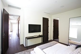 Enlarge photo 105
