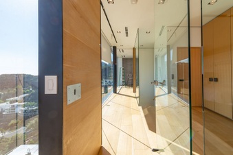 Enlarge photo 42
