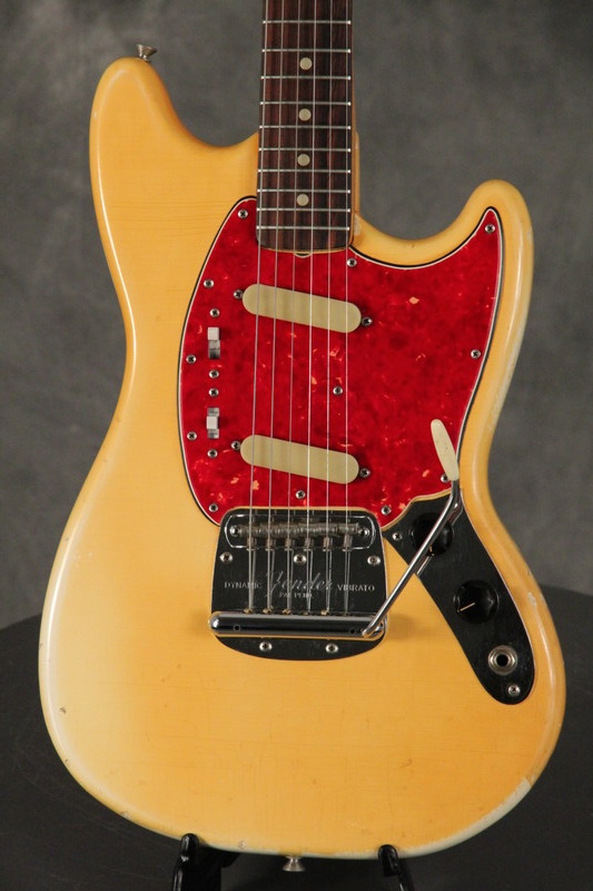 有关以下物品的详细资料: original 1965 fender mustang white!