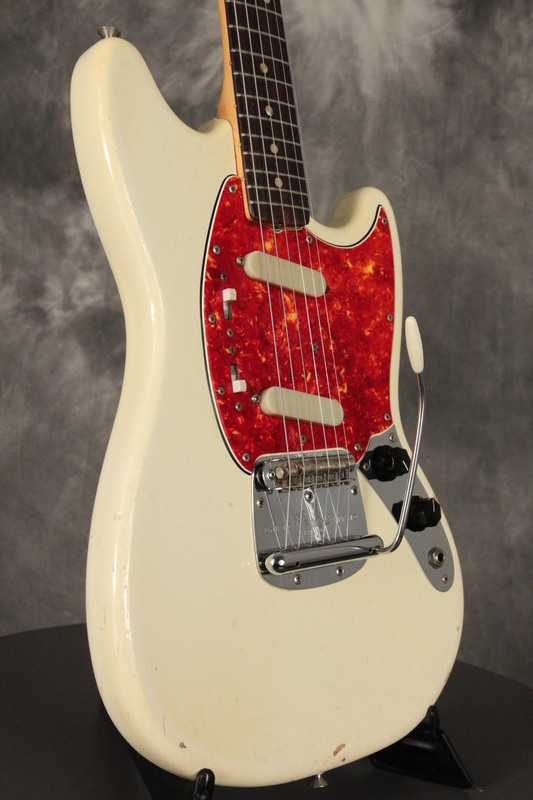 有关以下物品的详细资料: 1966 fender mustang original white!