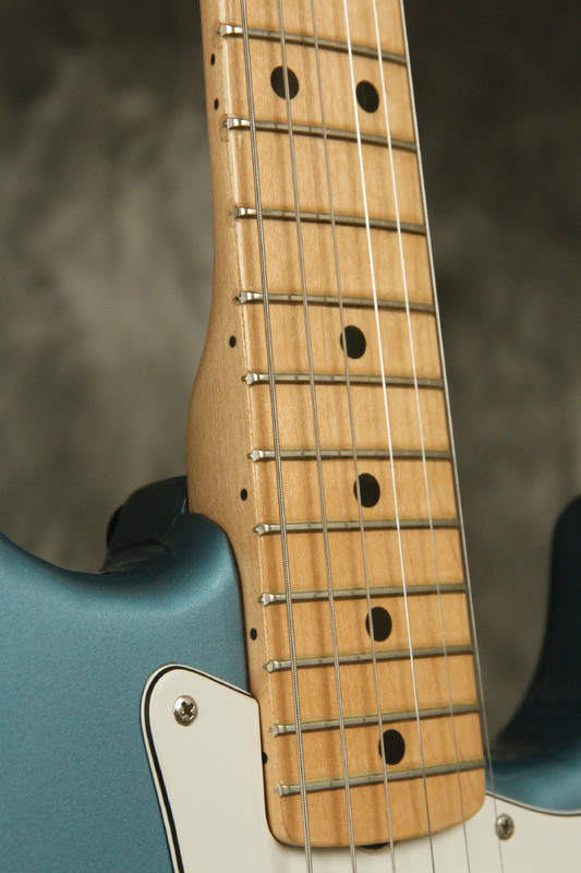 じゃがいも！Fender Stratocaster 1981 Fender THE STRAT Stratocaster LAKE PLACID BLUE w