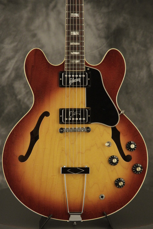 Archtop Tribute AT135STP gibson es335タイプ An Archtop Tribute 330 type with mini-hums