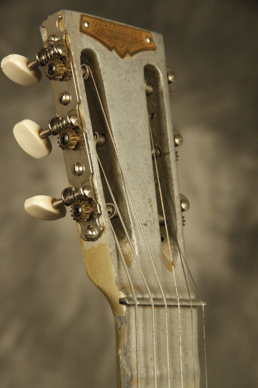 1934/35 Rickenbacker Amp 真空管 Rickenbacker Tube Amplifier (1934-5) | RetroFret