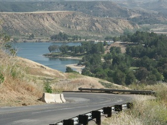 Lake Castaic - road to West Ramp