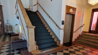 Enlarge photo 128