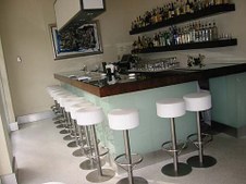 CAFES & RESTAURANTS