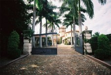 HOUSES - Gates