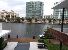 Enlarge photo 305