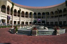 SPORTS/HORSE RACE TRACK