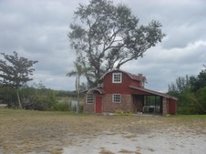 LAKE HOUSES