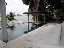 Enlarge photo 64