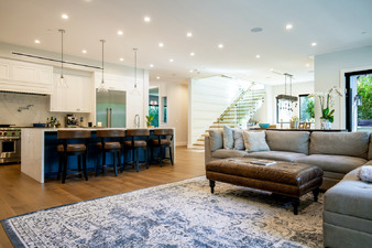 Univ D419-Valley Village