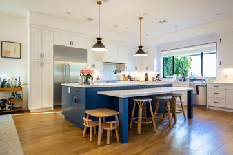 Univl D274-SHerman Oaks