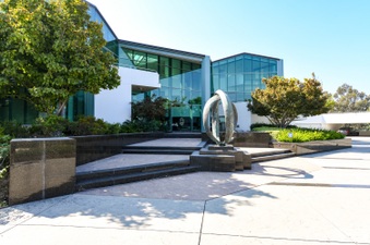 Universal B550 Mulholland Hwy