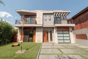 Cast 12099 Hollywood