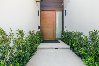 Giggster Gold Leaf West LA