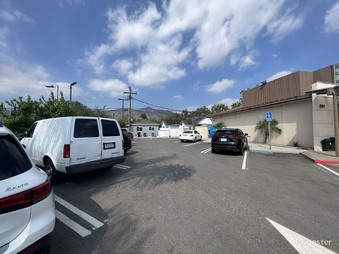 Giggster Huge Modern Market Glendale