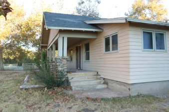 Golden Oaks Farm House