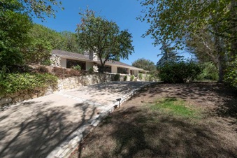 Universal 11225 Encino