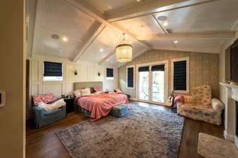 Cast 10393 Sherman Oaks