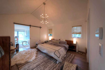 Cast 10855 North Hollywood