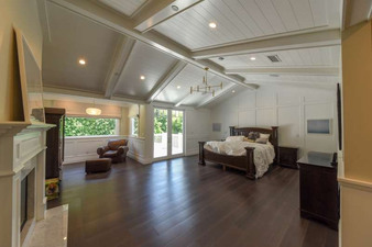 Cast 11661 Studio City