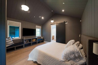 Cast 12112 Valley Village