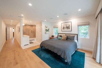 Cast 12144 Sherman Oaks