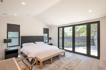 Cast 12367 Studio City