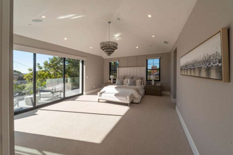 Cast 12350 Los Angeles