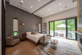 Cast 11579 Studio City