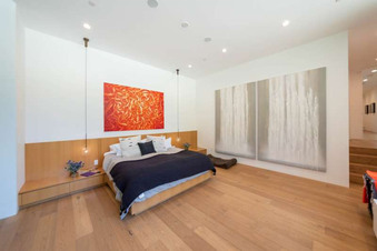 Cast 11940 Studio City