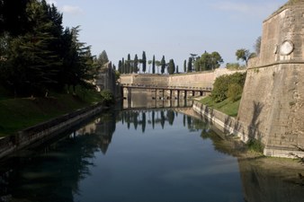 Enlarge photo 21