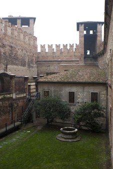 Enlarge photo 17