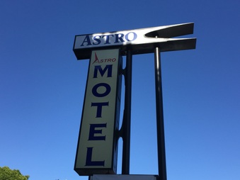 Astro Motel aka Knights Inn