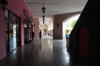 Ext Mexican Town/Busy Street