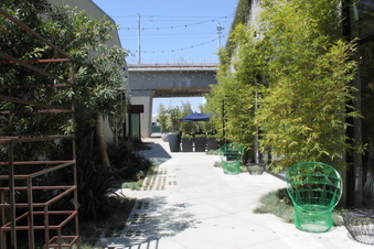 Enlarge photo 79