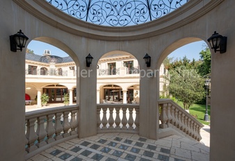 Enlarge photo 69