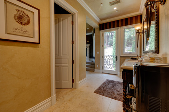 Enlarge photo 91