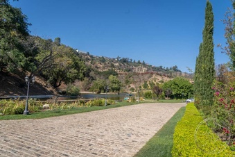 Enlarge photo 23
