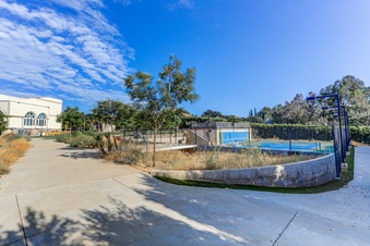 Enlarge photo 42